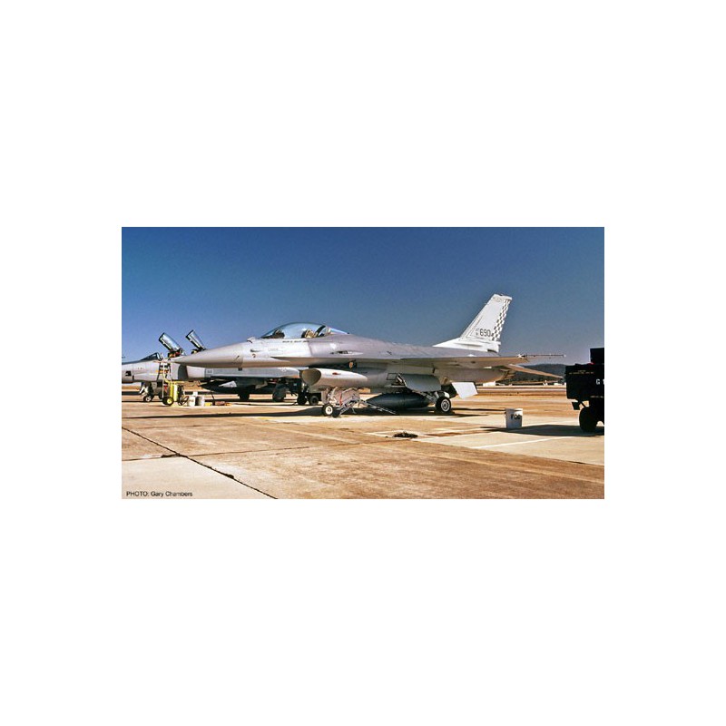 Kunststoffebene Modell F-16A ADF Ang Combo 1/72 | Scientific-MHD