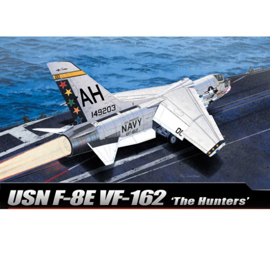 USN F-8E Plastikflugzeug Modell VF-162 Die Jäger 1/72 USN F-8E Plastikflugzeug Modell VF-162 Die Jäger 1/72 | Scientific-MHD