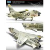 USN F-8E Plastikflugzeug Modell VF-162 Die Jäger 1/72 | Scientific-MHD