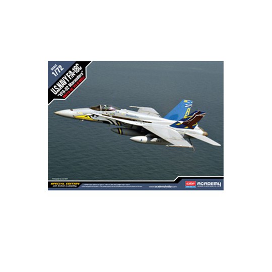 Kunststoffebene Modell F/A-18C VFA-82 Marauders 1/72 Kunststoffebene Modell F/A-18C VFA-82 Marauders 1/72 | Scientific-MHD