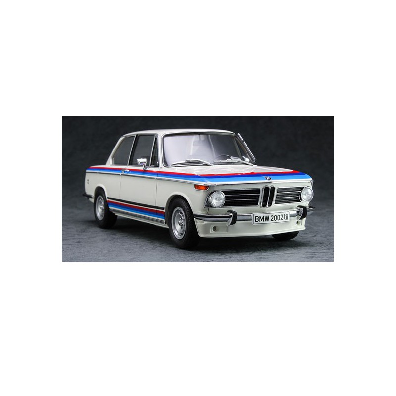 BMW 2002 TII mit Spoiler 1/24 Kunststoffteppich | Scientific-MHD