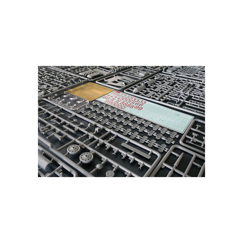 SU-85 Kunststofftankmodell 1943 Mitte 1/35 | Scientific-MHD