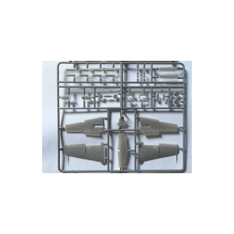 Kunststoffebene Modell TS-11 ISKRA Junior Set 1/72 | Scientific-MHD Kunststoffebene Modell TS-11 ISKRA Junior Set 1/72 | Scientific-MHD