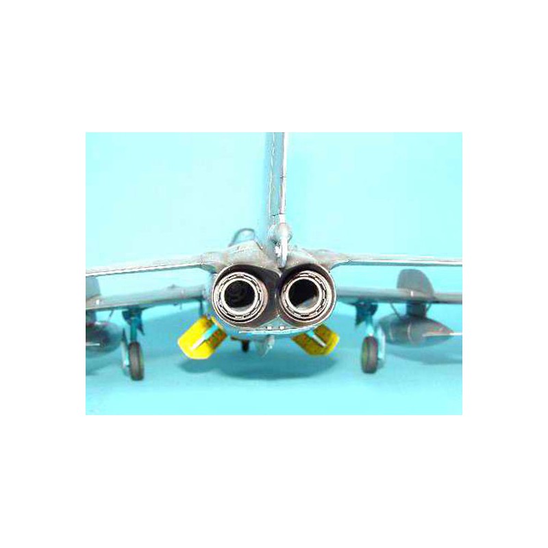 MiG-19 Uhr Landwirt E Plastikflugzeugmodell | Scientific-MHD