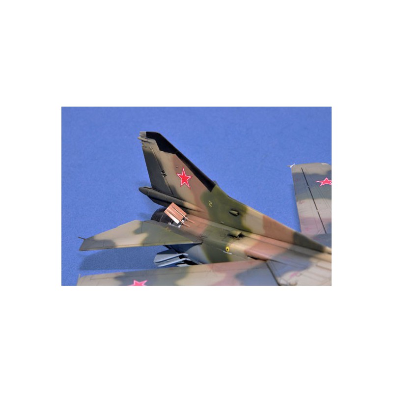MiG-27M Flogger J Plastikflugzeugmodell | Scientific-MHD