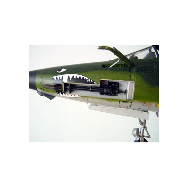 F-105G Plastikebene Modell Wild Weasel | Scientific-MHD