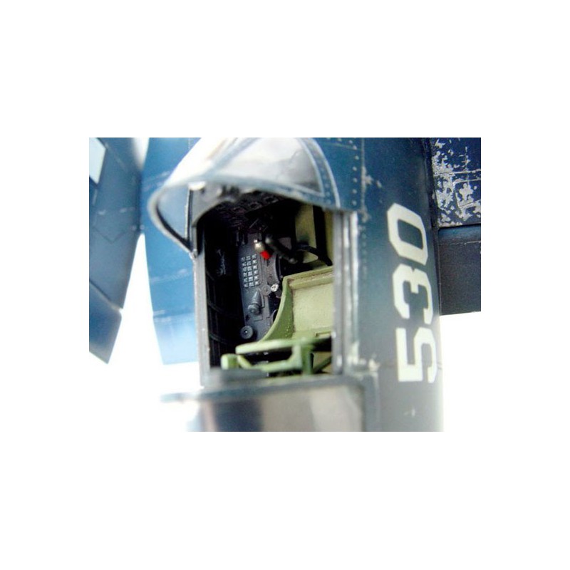 F4U-1D Corsair Plastikflugzeugmodell | Scientific-MHD