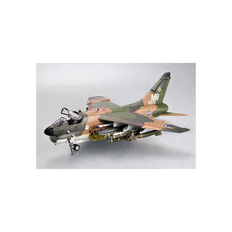 A-7d Corsair II Plastikflugzeugmodell | Scientific-MHD