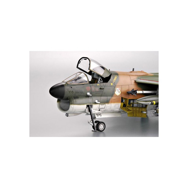 A-7d Corsair II Plastikflugzeugmodell | Scientific-MHD