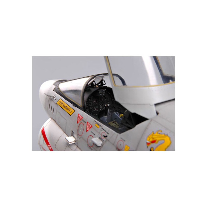 USS A-7E Corsair II Plastikflugzeugmodell | Scientific-MHD USS A-7E Corsair II Plastikflugzeugmodell | Scientific-MHD