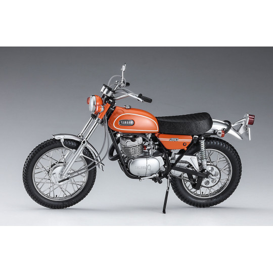 Maquette de moto en plastique Yamaha Enduro DT250 « Orange Mandarine » 1:10 SP529 Maquette de moto en plastique Yamaha Enduro DT250 « Orange Mandarine » 1:10 SP529 | Scientific-MHD