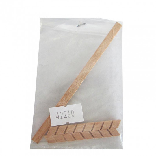 Boot, das sich um 2,5x5x40...