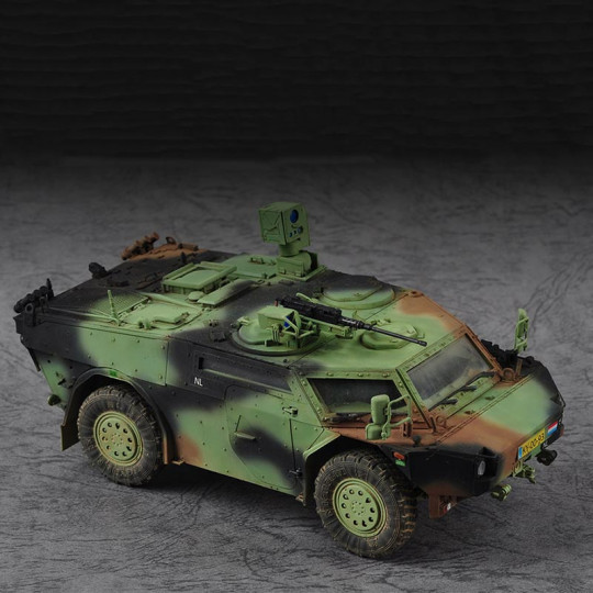 Plastikmodell eines deutschen Panzerwagens Fennek LGS 1:72 Holländische Version Plastikmodell eines...