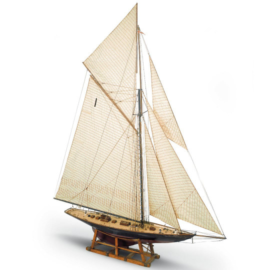 Schiffmodell Britannia 1/64