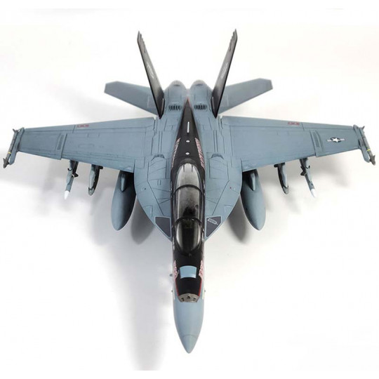 USN F/A-18F "VFA-154 Black Nights" Plastikmodellflugzeug 1:72 USN F/A-18F "VFA-154 Black...