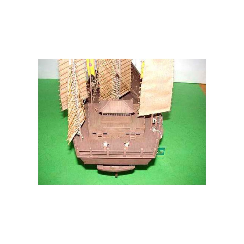 Plastikboot Modell 1/72 Chinesischer Müll | Scientific-MHD