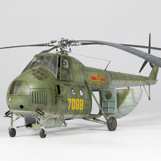 Plastikmodell des russischen Hubschraubers Mi-4A Hound 1:48 Plastikmodell des...