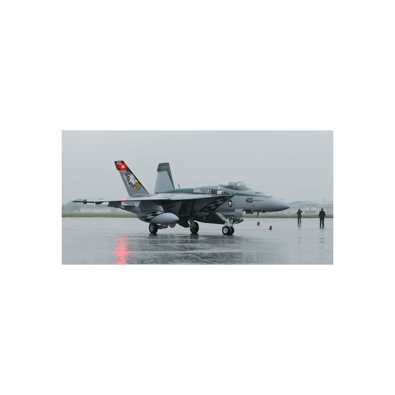 Kunststoffebene Modell F/A-18E Hornet Chippy Ho 1/72 | Scientific-MHD