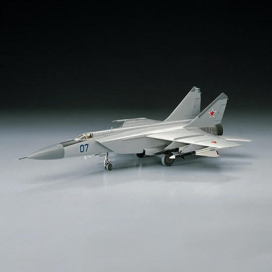 MIG 25 Foxbat Kunststoffebene Modell (D4) 1/72 MIG 25 Foxbat...