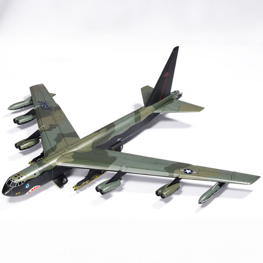 Plastikmodell des Flugzeugs B-52D Stratofortress 1:144 Plastikmodell des Flugzeugs...