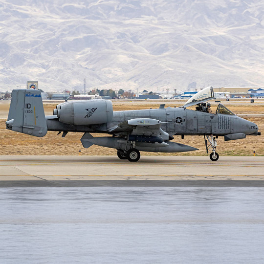 Plastikmodellflugzeug A-10C...