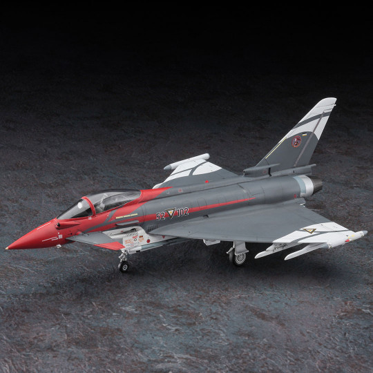 Plastikmodell eines Flugzeugs ACE COMBAT ZERO The Belkan War EUROFIGHTER TYPHOON single seater "ROT" SP574 1:72 Plastikmodell eines...