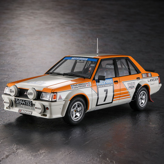 Plastikmodell des Autos Mitsubishi Lancer EX 2000 Turbo " 1982 1000 Lakes Rally Detail Up Version " SP585 1:24 Plastikmodell des Autos...
