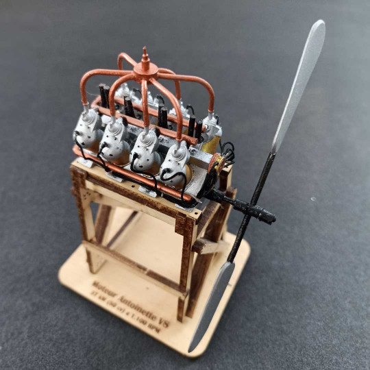 Flugzeugmodell aus Holz...