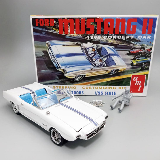 Plastikmodell des Ford Mustang II Concept Car 1963 1:25 Plastikmodell des Ford...