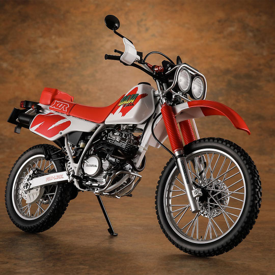 Plastikmodell eines Motorrads Honda XLR Baja (MD22) 1991 BK16 1:12 Plastikmodell eines...