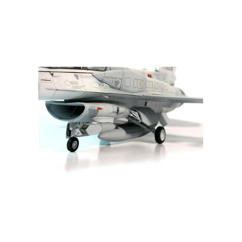 F-16F Block 601/48 Kunststoffebene Modell | Scientific-MHD