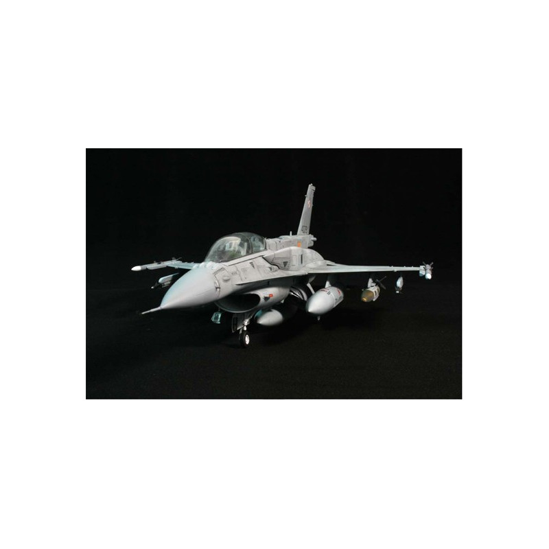 F-16d Block 52 1/48 Kunststoffebene Modell | Scientific-MHD